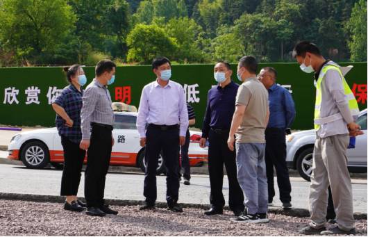 六安市公路管理處黨委書(shū)記、主任楊廣來(lái)一行蒞臨指導(dǎo)我司項(xiàng)目